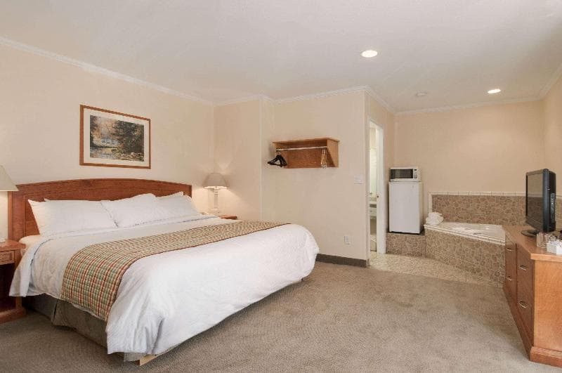 Travelodge By Wyndham Kamloops 2