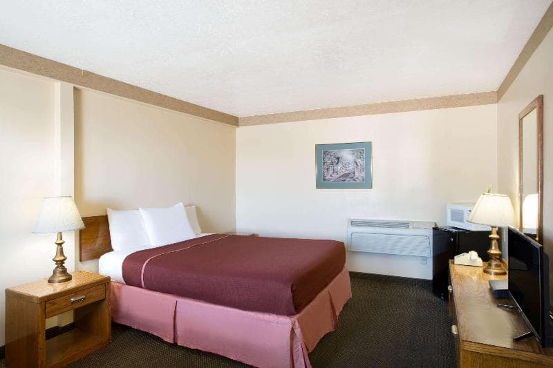 Howard Johnson by Wyndham Brigham City photo 1