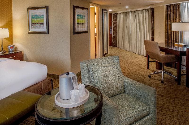 Crowne Plaza St. Louis Airport 5