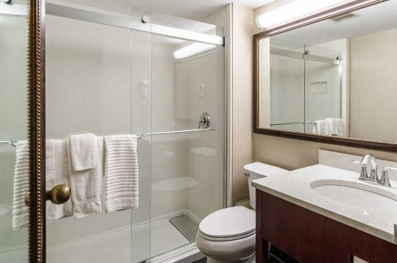 Comfort Inn & Suites 4