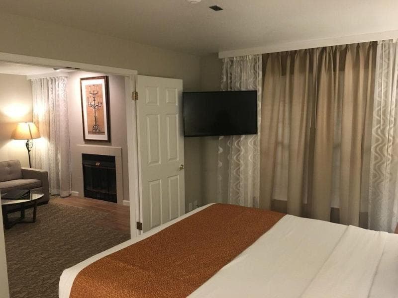 Chase Suite Hotel Newark 5