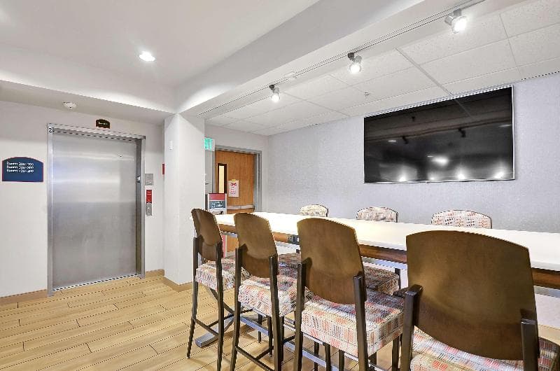 Best Western Plus Navigator Inn & Suites 4