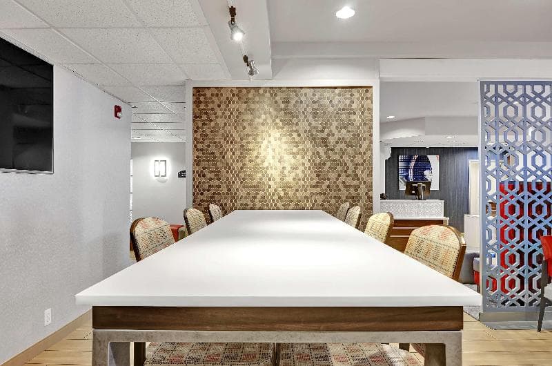 Best Western Plus Navigator Inn & Suites 2