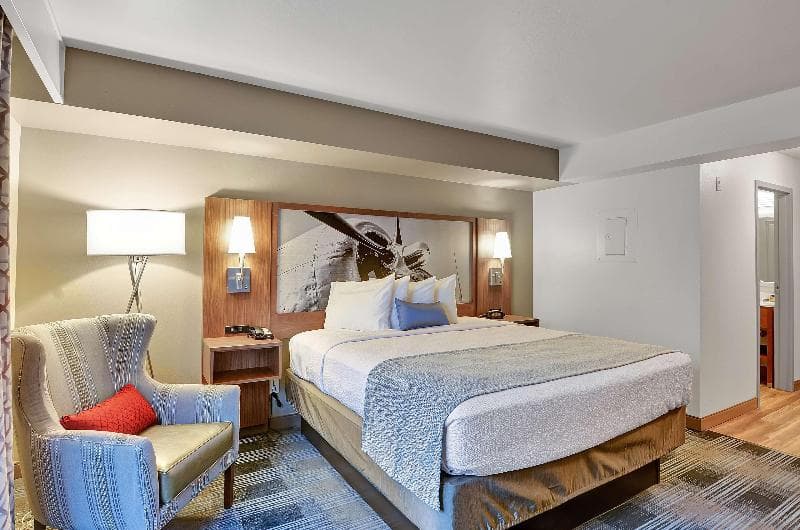 Best Western Plus Navigator Inn & Suites 3