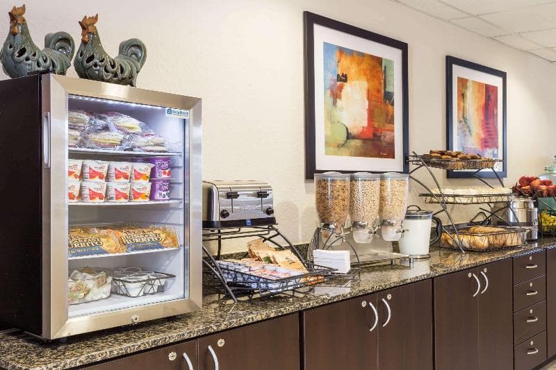 Microtel Inn & Suites By Wyndham Spring Hill/Weeki Wachee 4