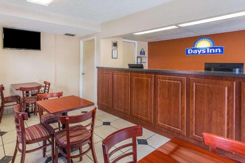 Days Inn By Wyndham Bradenton I-75 3