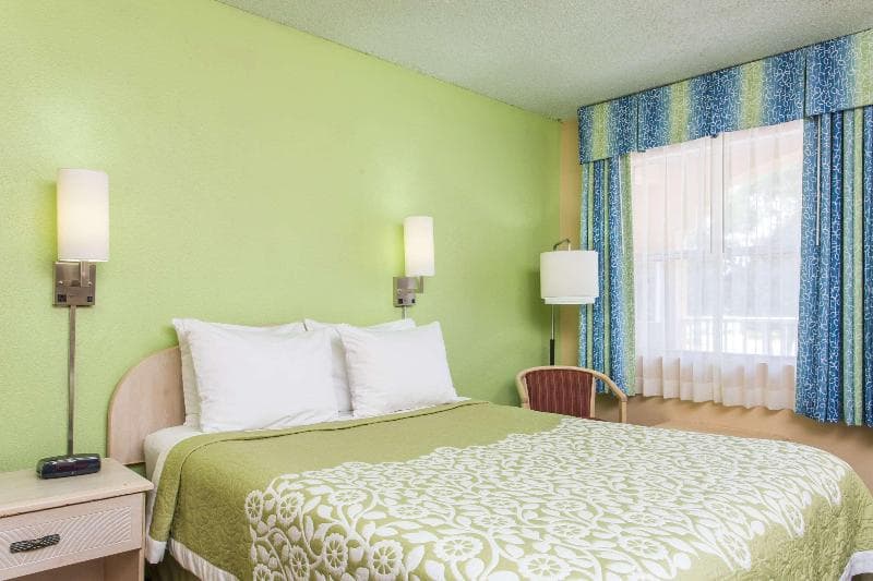 Days Inn By Wyndham Bradenton I-75 photo 1