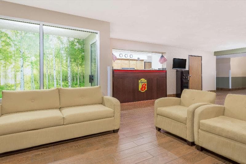 Super 8 by Wyndham Cedar City 4