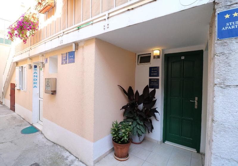 House Sandra - Guest House photo 1