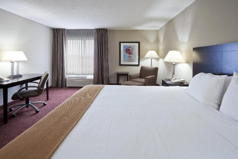Holiday Inn Express Fort Wayne-East (New Haven) 3