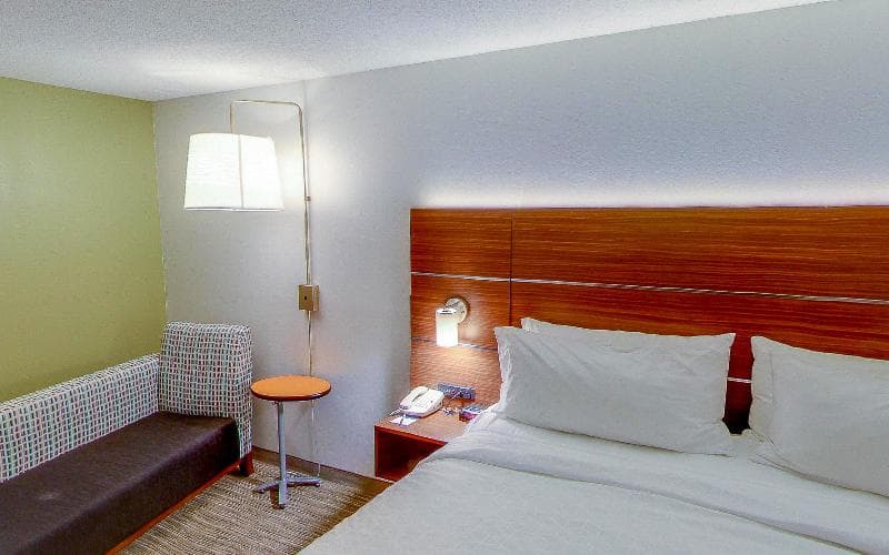 Holiday Inn Express Fort Wayne-East (New Haven) 5