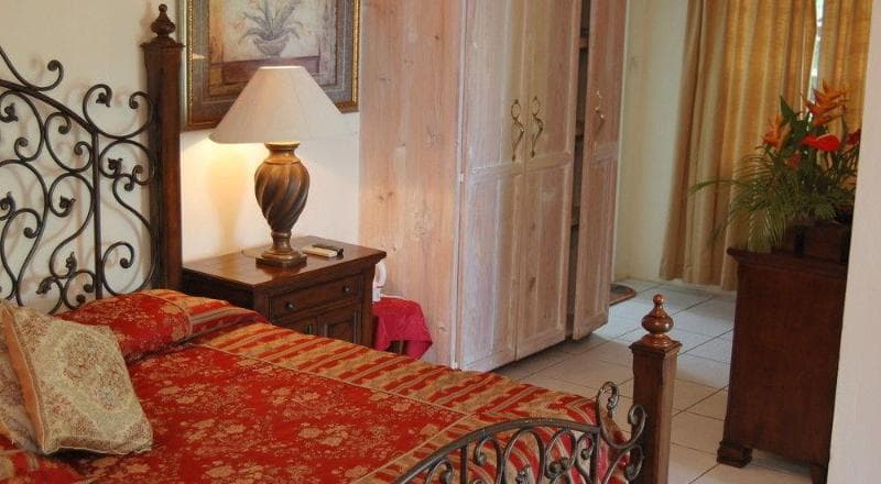 Beachcombers Hotel 3