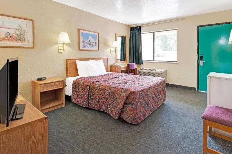 Days Inn By Wyndham Espanola photo 1