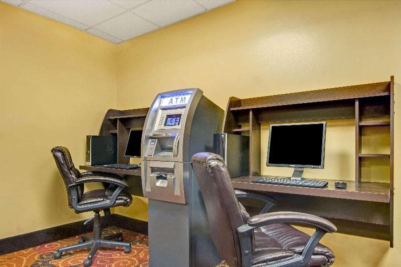 Super 8 by Wyndham Stamford/New York City Area 2