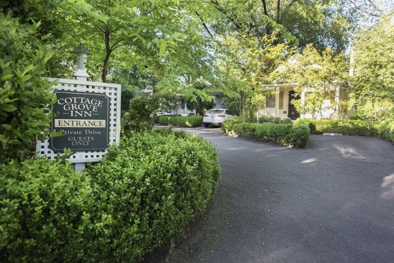 Cottage Grove Inn photo 1