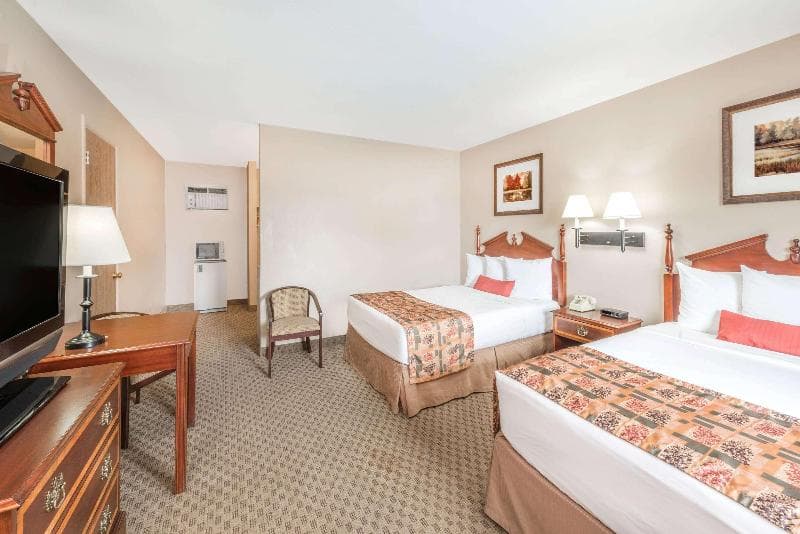 Days Inn by Wyndham Show Low photo 1