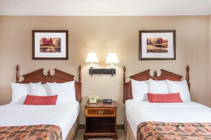 Days Inn by Wyndham Show Low 3