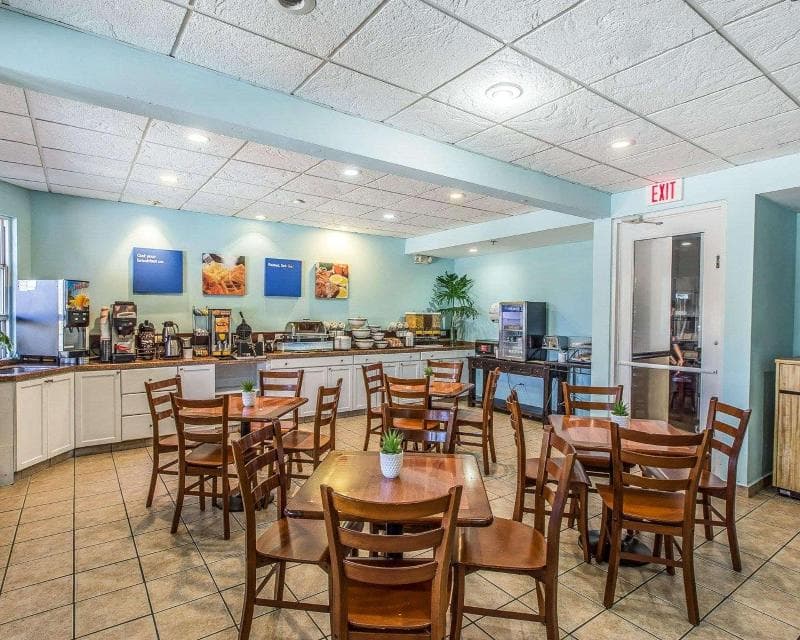 Comfort Inn & Suites Levittown 2
