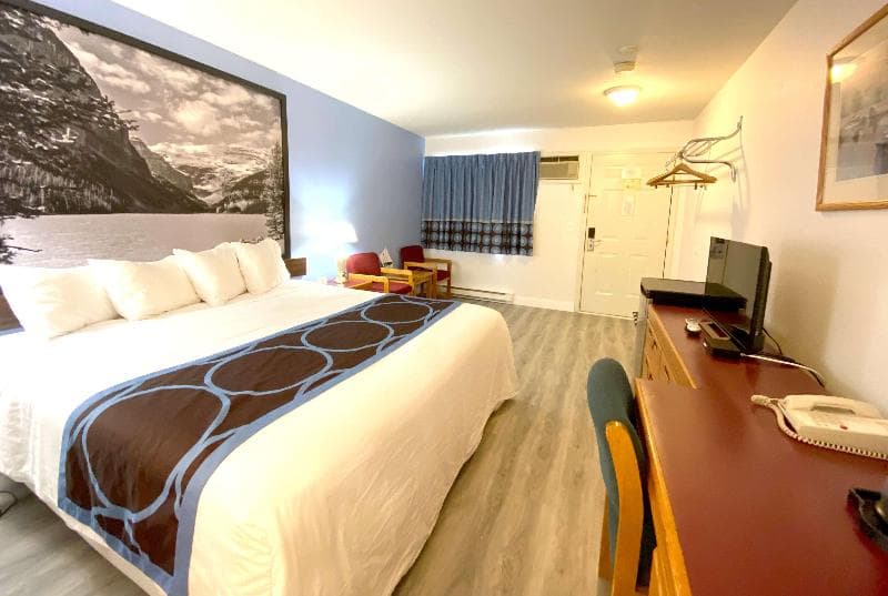 Super 8 By Wyndham Sicamous 2