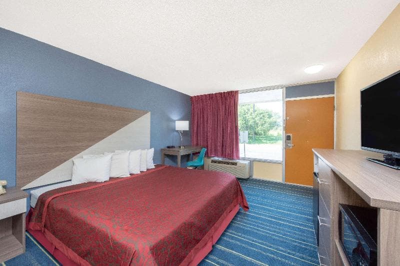 Days Inn by Wyndham Salem, Illinois 2