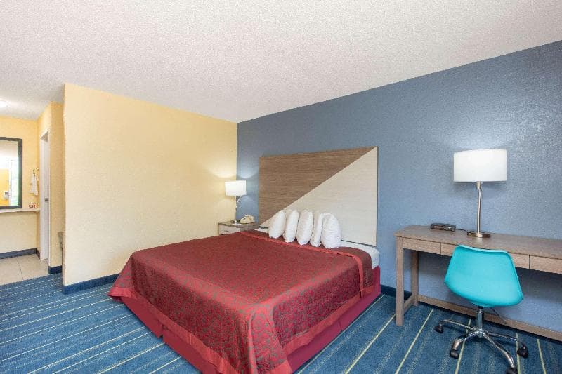 Days Inn by Wyndham Salem, Illinois 3