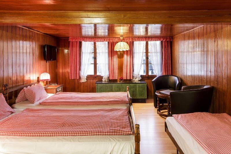 Schloss-Hotel Swiss-Chalet 4