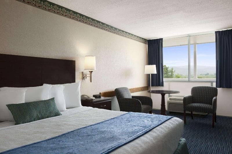 Days Inn By Wyndham Waynesboro photo 1