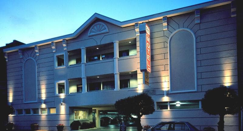 Nob Hill Motor Inn 3