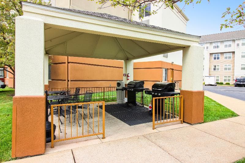 Sonesta Simply Suites St Louis Earth Cty photo 1