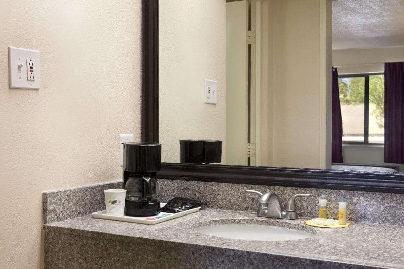 Days Inn by Wyndham Santa Fe 4