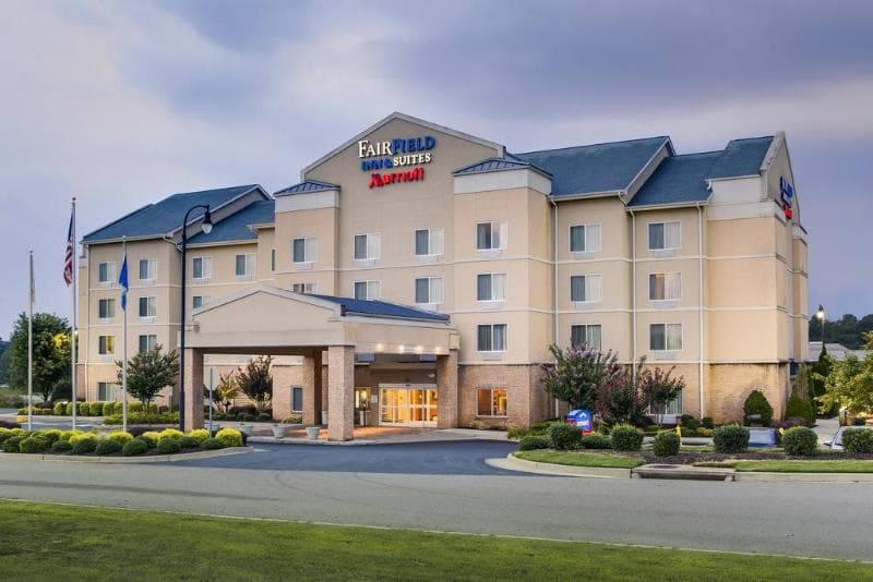 Fairfield Inn & Suites South Hill I-85 3