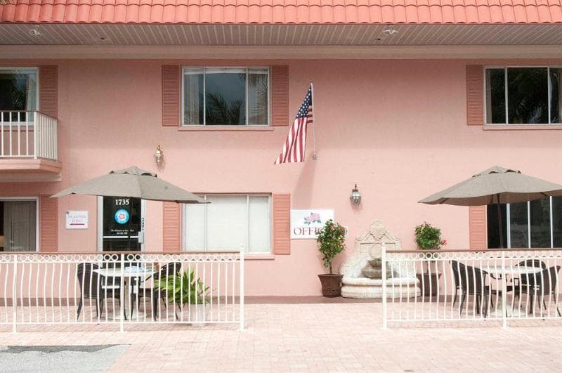 Hibiscus Suites Inn photo 1
