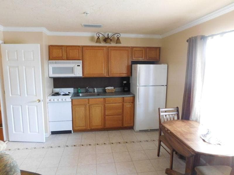 Hibiscus Suites Inn 2