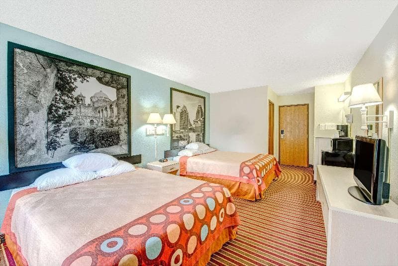 Super 8 By Wyndham San Antonio/Fiesta photo 1