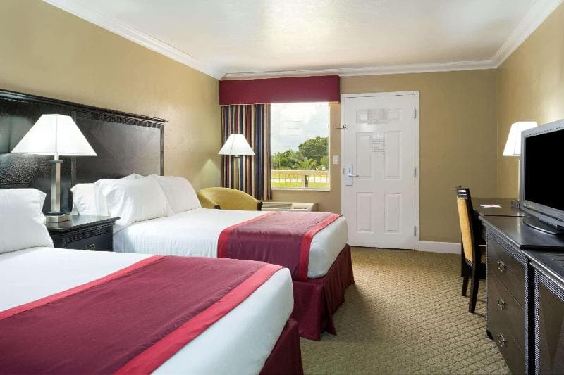 Ramada by Wyndham Lake Placid 4