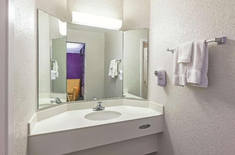 Howard Johnson By Wyndham Sacramento Downtown 5