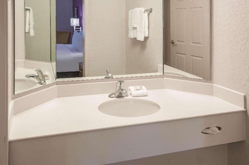 Howard Johnson By Wyndham Sacramento Downtown 4