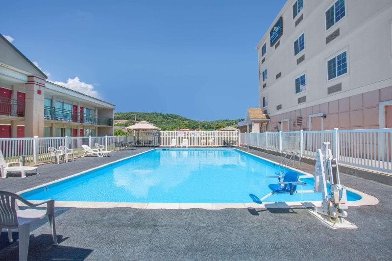 Microtel Inn & Suites by Wyndham Harrisonburg 4