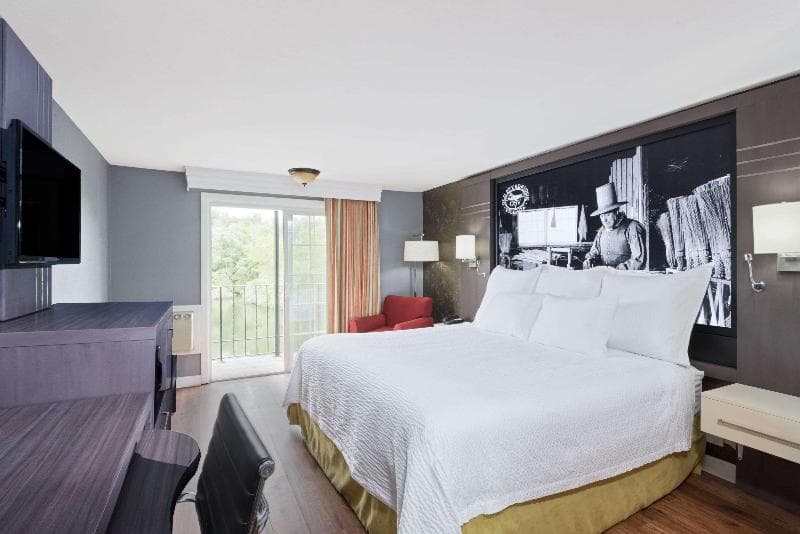 Super 8 by Wyndham Sturbridge 4