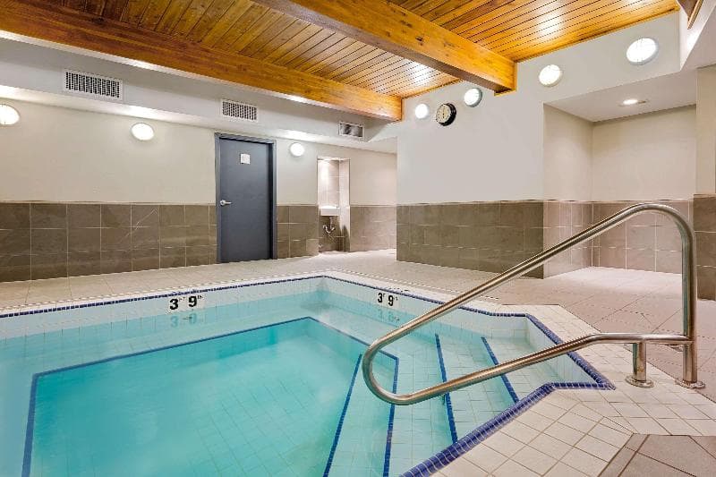 Ramada by Wyndham Kamloops 4