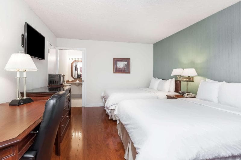 Days Inn & Suites By Wyndham Sunnyvale 5