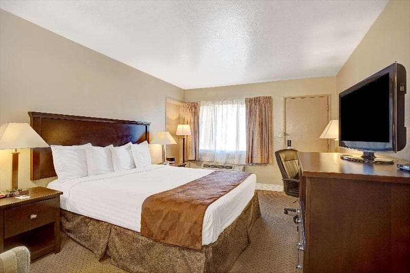 Travelodge by Wyndham Everett City Center photo 1