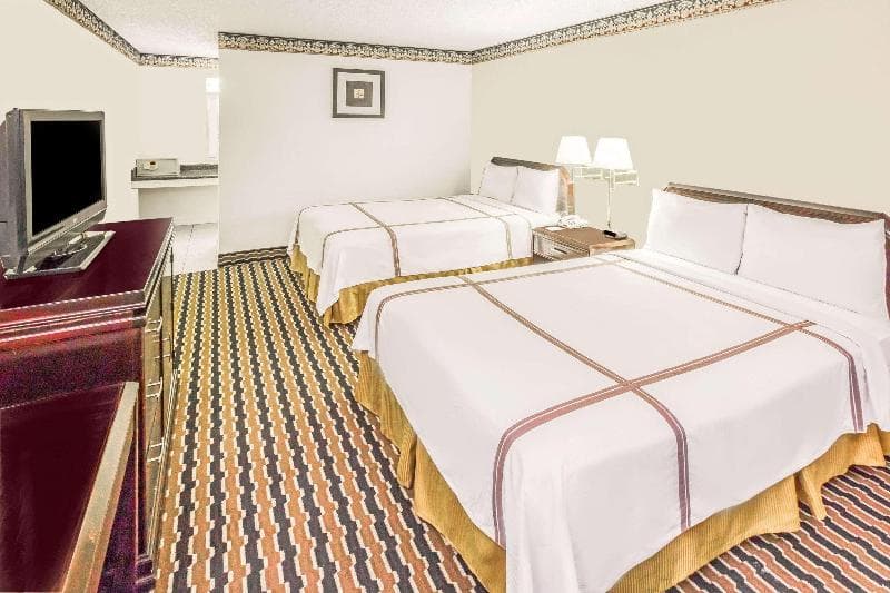 Travelodge by Wyndham Shreveport 2