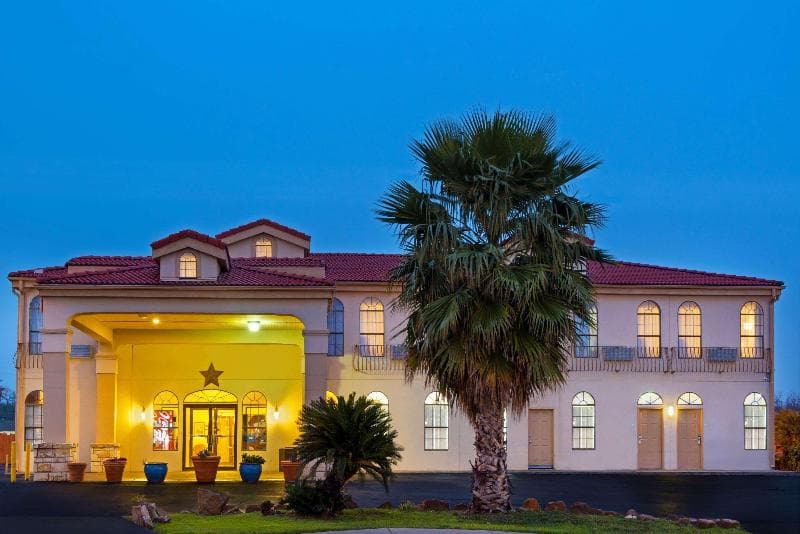 Days Inn by Wyndham San Antonio Northwest/SeaWorld photo 1