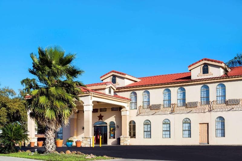 Days Inn by Wyndham San Antonio Northwest/SeaWorld 2