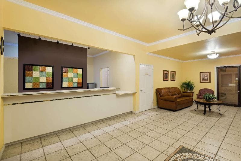 Days Inn by Wyndham San Antonio Northwest/SeaWorld 4