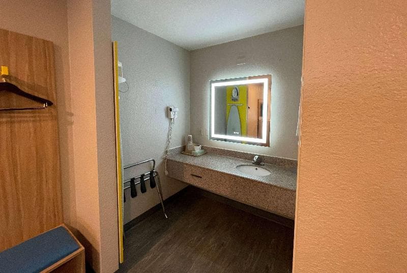 Days Inn by Wyndham San Antonio Northwest/SeaWorld 5