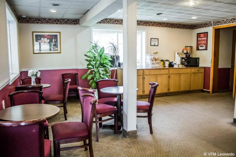 Econo Lodge Cortland 3