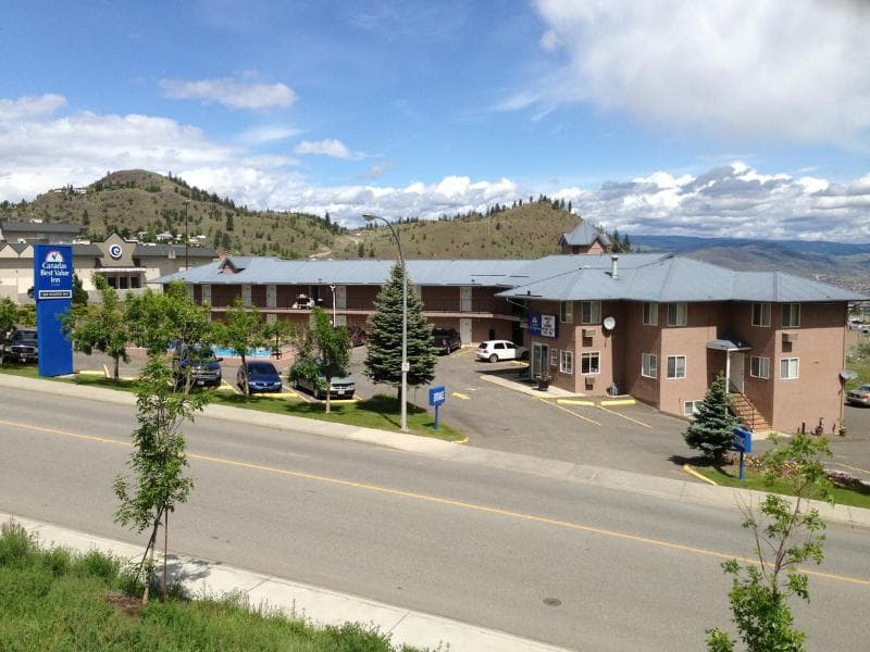 Rodeway Inn & Suites photo 1