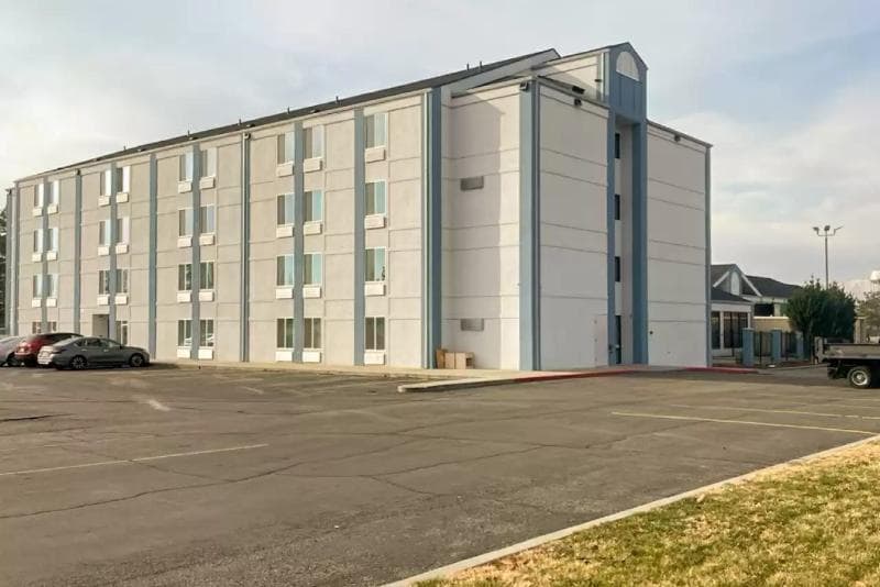 Ramada by Wyndham Salt Lake City 3